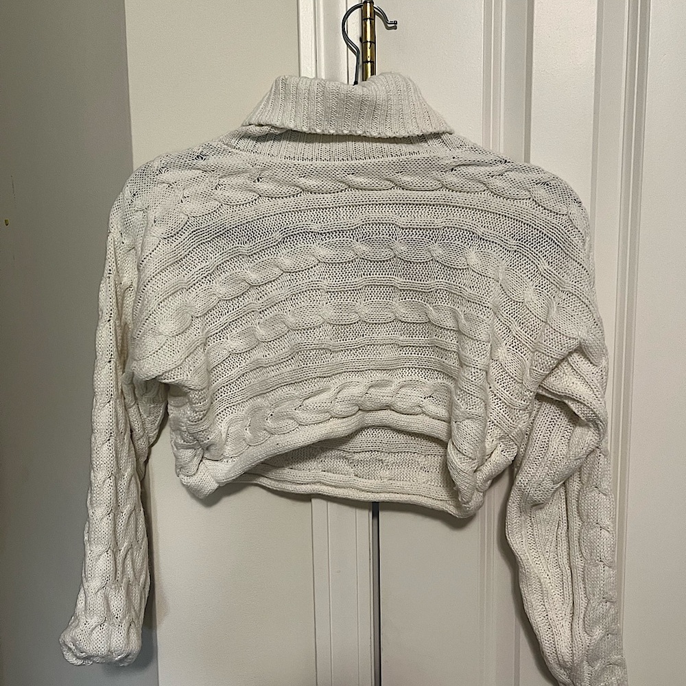 Women’s cropped sweater top